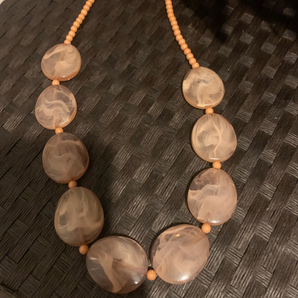Tan marble looking necklace 💛